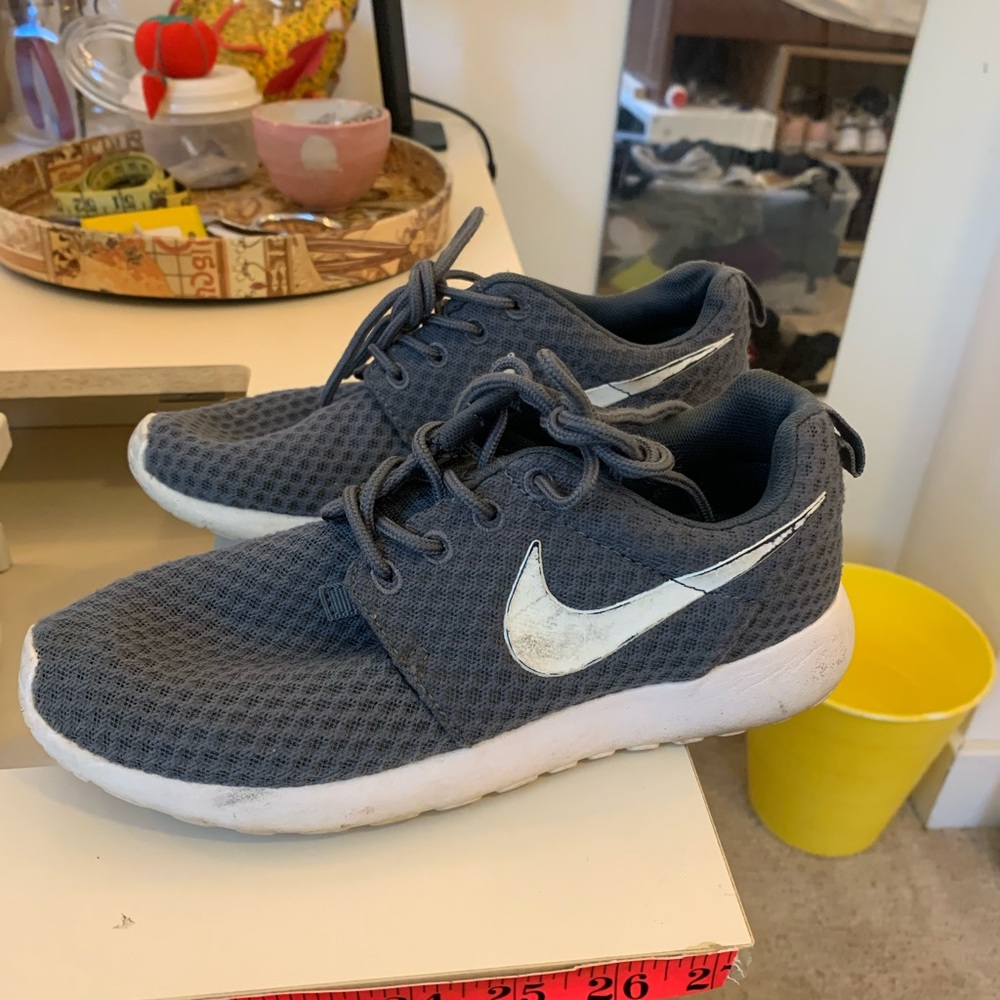 Grey Nike roshes